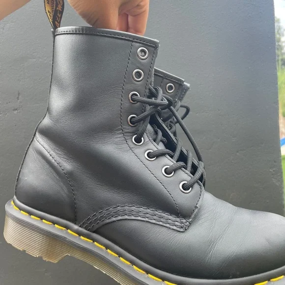 Dr. Martens boots size 7 used twice - Picture 2 of 5